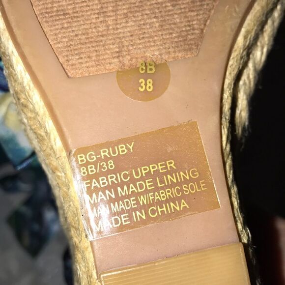 BCBG Generation wedge wrap satin shoe ballet Sz 8B FIRM on PRICE - Picture 6 of 7